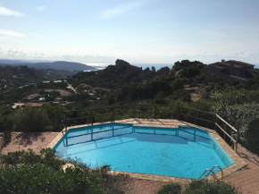 Casa di Maia, piscina, posto auto e giardino Costa Paradiso